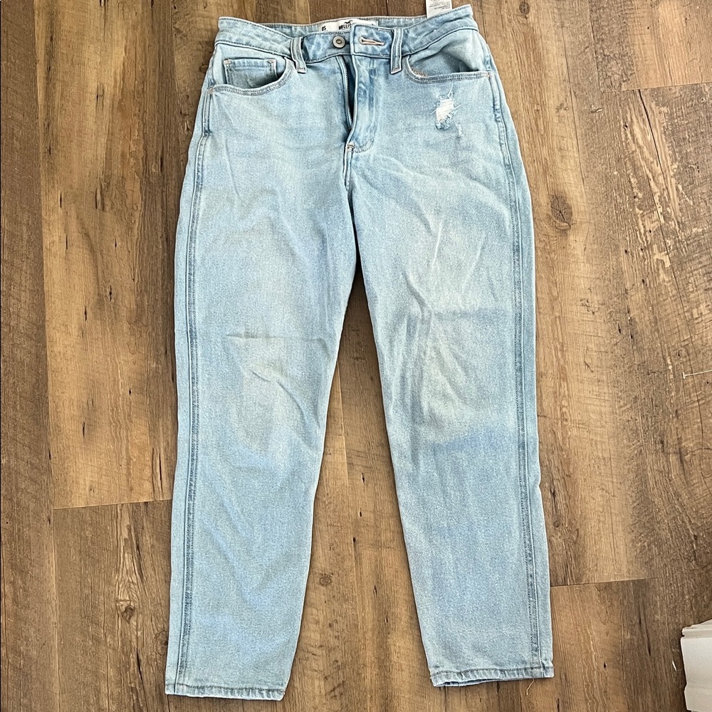 Light Wash Hollister Curvy High-Rise Mom Jean